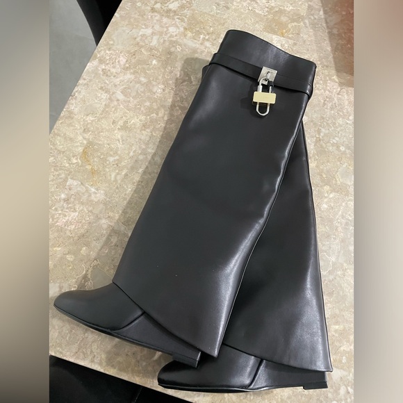 Givenchy size 7 - Picture 2 of 4